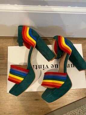 New in Box Unique Vintage rainbow heels
